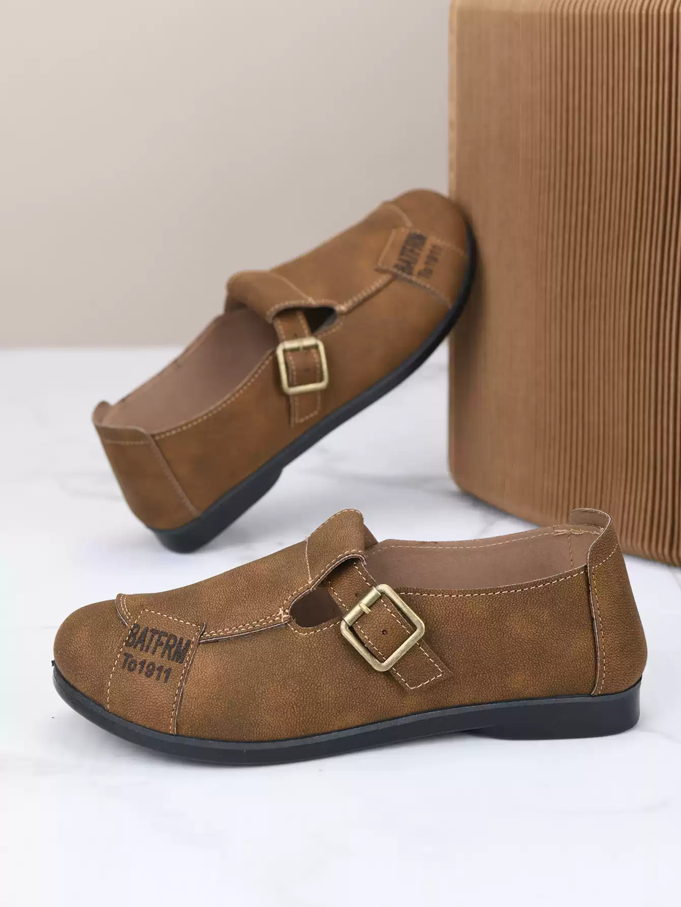Vintage Brown Buckle Casual Shoes – Comfortable Flat Leather Style