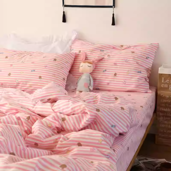 Minimalist Strawberry Bedding – Soft Cotton Comforter Cover